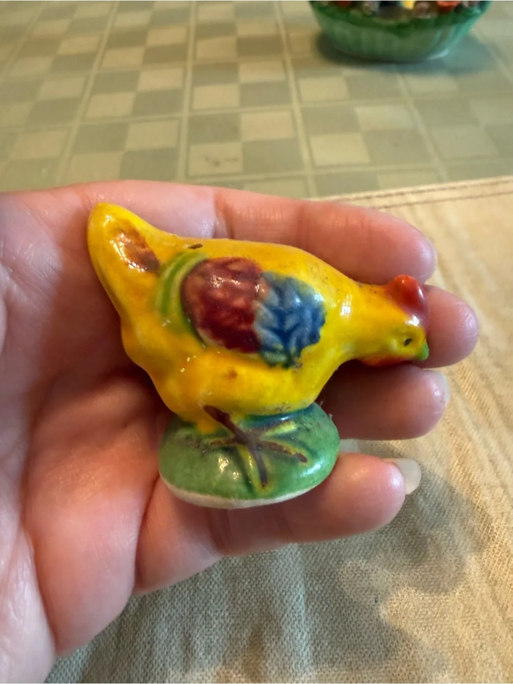 Vtg Ceramic Rooster & Hen Salt & Pepper Shakers Set w/Nest Basket MCM Farmhouse